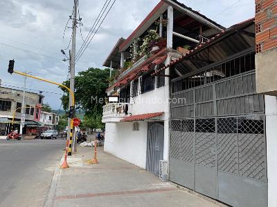 Casa de 5 alcobas en venta en Rosa Blanca, Girardot, 305 m² · foto 3 de 8