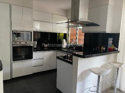 Casa de 4 alcobas en venta en Club Residencial Arroyuelos, Ibagué, 220 m² · foto 4 de 19