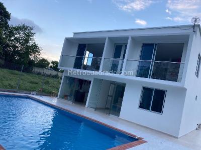 Casa de 4 alcobas en venta en Altos Combeima, Ibagué, 538 m² · foto 4 de 15