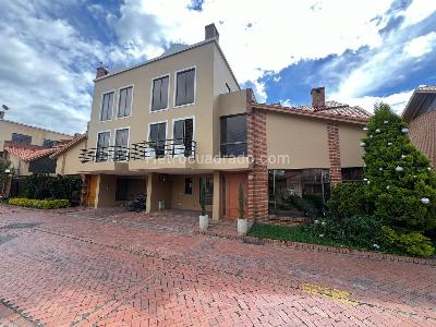 Casa de 5 alcobas en venta en San Nicolas, Chía, 300 m² · foto 2 de 12