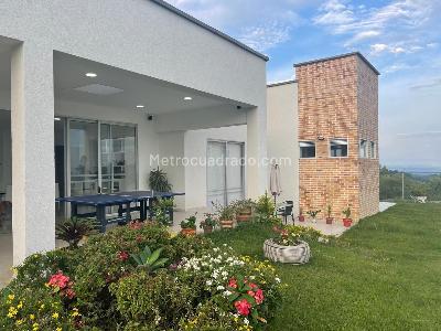 Casa de 4 alcobas en venta en El Salado, Ibagué · foto 2 de 14