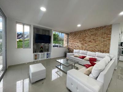 Casa de 4 alcobas en venta en El Salado, Ibagué · foto 3 de 14