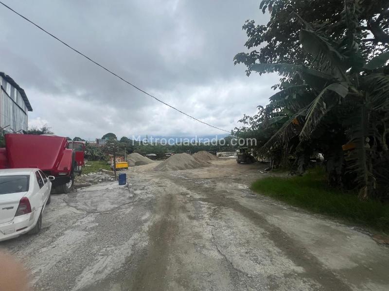 Lote en Venta, Av Mirolindo, Ibagué - Más
