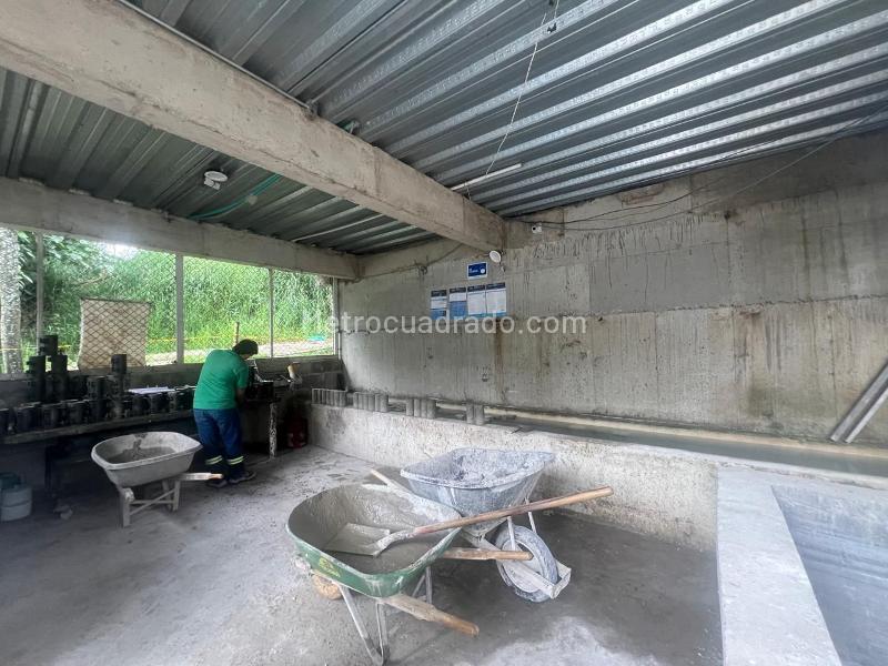 Lote en Venta, Av Mirolindo, Ibagué - Más