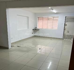 Casa de 4 alcobas en venta en Simon Bolivar, Bogotá, 220 m² · foto 2 de 13