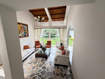 Casa de 4 alcobas en venta en Aparco, Ibagué, 405 m² · foto 2 de 14