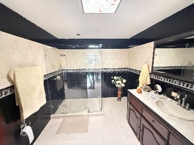 Casa de 4 alcobas en venta en Aparco, Ibagué, 405 m² · foto 9 de 14