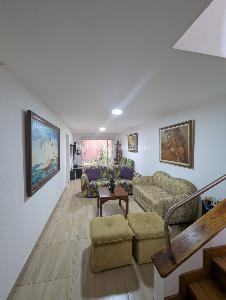 Casa de 4 alcobas en venta en Cedro Salazar, Bogotá, 180 m² · foto 2 de 11