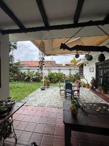 Casa de 4 alcobas en venta en Santa Helena, Ibagué, 276 m² · foto 2 de 14