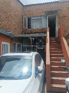 Casa de 5 alcobas en venta en Paris Gaitan, Bogotá, 140 m² · foto 2 de 13
