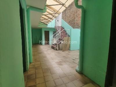 Casa de 5 alcobas en venta en Marco Fidel Suarez, Bogotá, 196 m² · foto 2 de 20