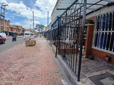 Casa de 4 alcobas en venta en El Recreo, Bogotá, 58 m² · foto 14 de 15