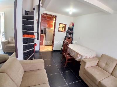 Casa de 4 alcobas en venta en El Recreo, Bogotá, 58 m² · foto 3 de 15