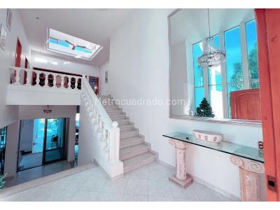 Casa de 5 alcobas en venta en Norte, Girardot, 872 m² · foto 2 de 14