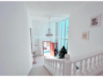 Casa de 5 alcobas en venta en Norte, Girardot, 872 m² · foto 3 de 14