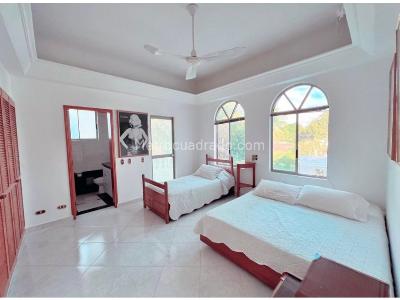 Casa de 5 alcobas en venta en Norte, Girardot, 872 m² · foto 8 de 14