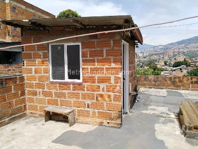 Casa de 5 alcobas en venta en Campo Valdes No 1, Medellín, 85 m² · foto 4 de 19