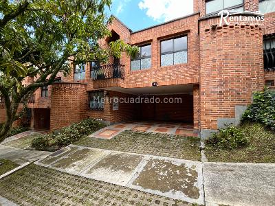 Casa de 4 alcobas en arriendo en Sin Barrio, Envigado, 250 m² · foto 2 de 20