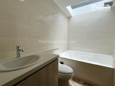 Casa de 4 alcobas en arriendo en Sin Barrio, Envigado, 250 m² · foto 16 de 20