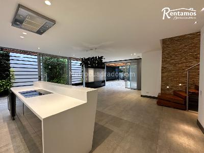 Casa de 3 alcobas en venta en Loma El Atravesado, Envigado, 262 m² · foto 2 de 20