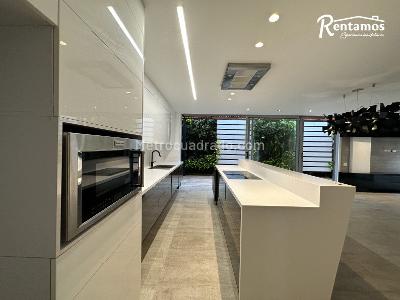 Casa de 3 alcobas en venta en Loma El Atravesado, Envigado, 262 m² · foto 3 de 20
