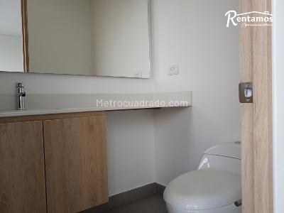 Apartamento de 3 alcobas en arriendo en El Poblado, Medellín, 128 m² · foto 8 de 10