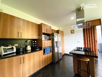 Casa de 4 alcobas en venta en Loma Del Escobero, Envigado, 350 m² · foto 2 de 20