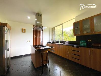 Casa de 4 alcobas en venta en Loma Del Escobero, Envigado, 350 m² · foto 3 de 20