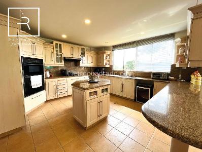 Casa de 5 alcobas en venta en Altos Del Poblado, Medellín, 720 m² · foto 2 de 20