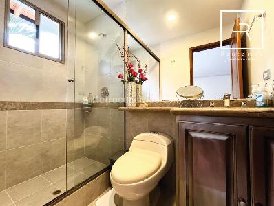 Casa de 5 alcobas en venta en Altos Del Poblado, Medellín, 720 m² · foto 13 de 20