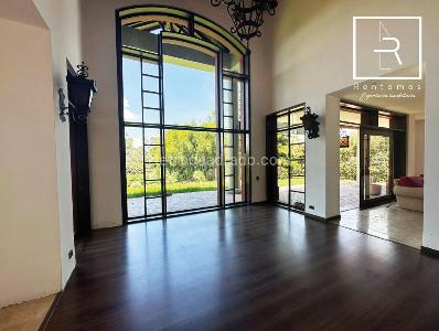 Casa de 4 alcobas en venta en Llano Grande, Medellín, 350 m² · foto 2 de 19