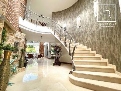 Casa de 5 alcobas en venta en Loma Del Escobero, Envigado, 656 m² · foto 2 de 20