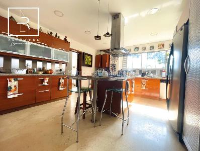 Casa de 5 alcobas en venta en Loma Del Escobero, Envigado, 656 m² · foto 3 de 20