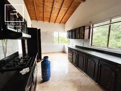 Casa de 4 alcobas en venta en Loma De Las Brujas, Envigado, 420 m² · foto 2 de 18