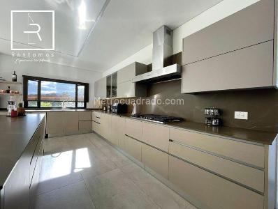 Casa de 5 alcobas en venta en Llano Grande Gualanday, Rionegro, 800 m² · foto 2 de 20