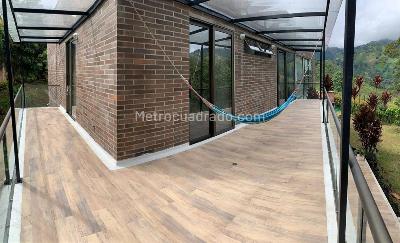 Casa de 4 alcobas en venta en Escobero, Envigado, 387 m² · foto 15 de 20