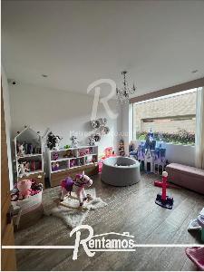 Casa de 3 alcobas en venta en Sin Barrio, Envigado, 335 m² · foto 9 de 15
