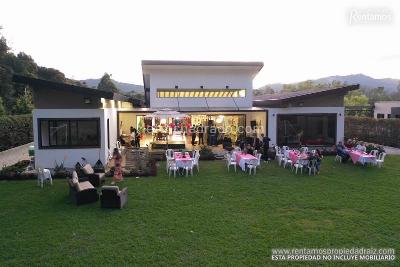 Casa de 5 alcobas en venta en Sin Barrio, Rionegro, 420 m² · foto 1 de 7