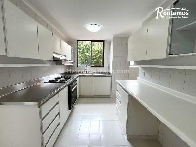 Apartamento de 3 alcobas en arriendo en Los Balsos, Medellín, 170 m² · foto 1 de 15