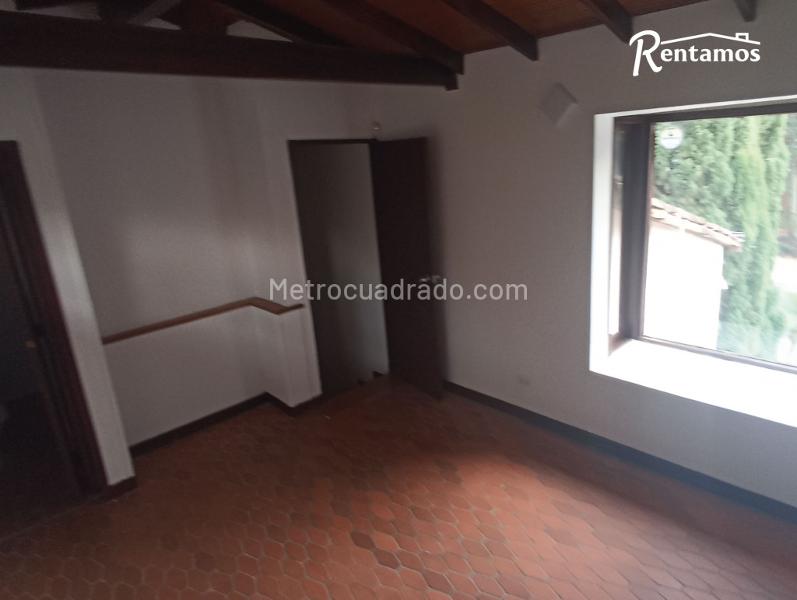 Casa de 3 Alcobas con Cocina Moderna en Las Lomas Poblado - 5