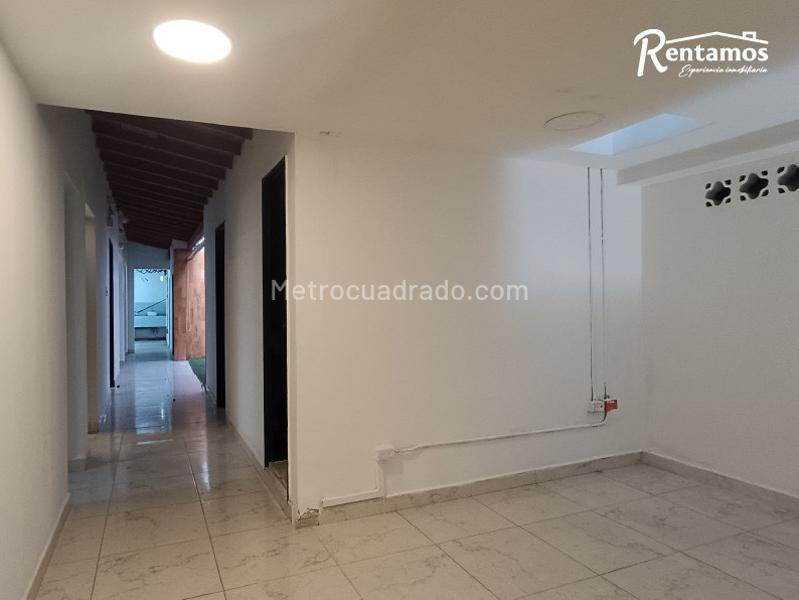 Casa Amplia de 5 Alcobas en Florida Nueva - 9