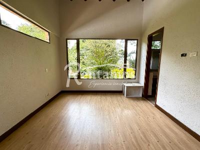 Casa de 4 alcobas en venta en Loma De Las Brujas, Envigado, 260 m² · foto 8 de 20