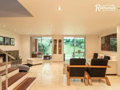 Casa en Arriendo, Tres Esquinas, Envigado en Envigado, de Inmobiliaria Rentamos