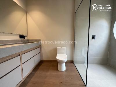 Apartamento de 2 alcobas en venta en El Poblado, Medellín, 203 m² · foto 14 de 15