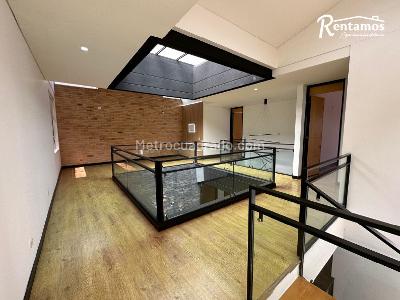 Casa de 4 alcobas en venta en Loma El Atravesado, Envigado, 332 m² · foto 4 de 18