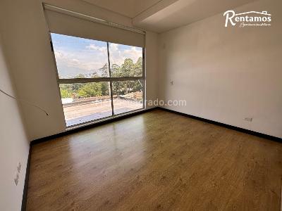 Casa de 4 alcobas en venta en Loma El Atravesado, Envigado, 332 m² · foto 8 de 18