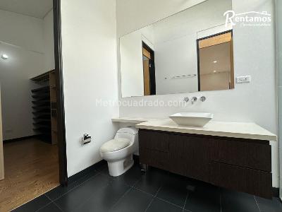 Casa de 4 alcobas en venta en Loma El Atravesado, Envigado, 332 m² · foto 9 de 18