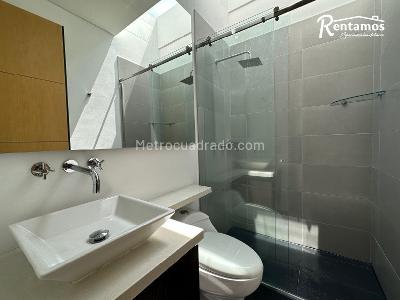 Casa de 4 alcobas en venta en Loma El Atravesado, Envigado, 332 m² · foto 10 de 18