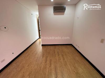 Casa de 4 alcobas en venta en Loma El Atravesado, Envigado, 332 m² · foto 13 de 18