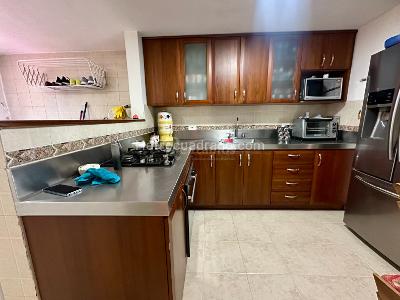 Casa de 4 alcobas en venta en Los Naranjos, Medellín, 289 m² · foto 2 de 18